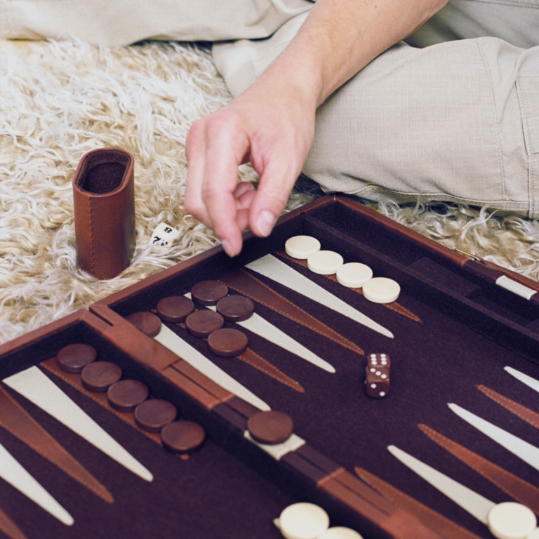Apprendre à jouer au Backgammon